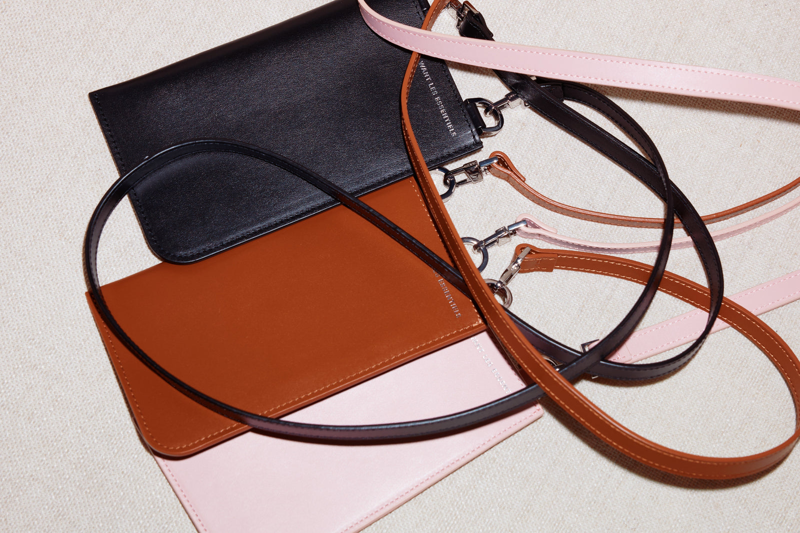 TRAVEL: ACCESSORIES TO TRAVEL LIGHT