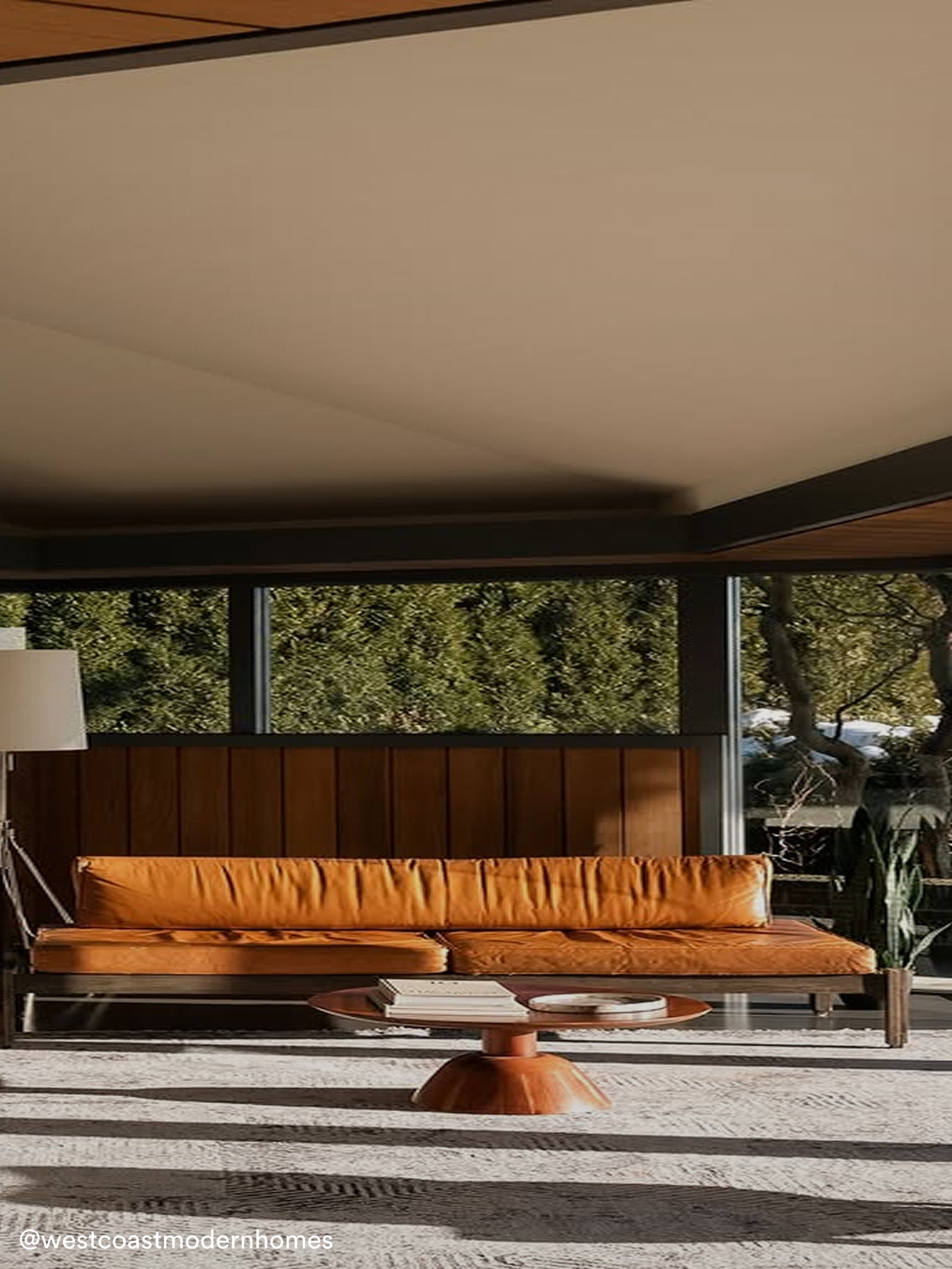 Inside photo from a beautiful design and architecture House in Vancouver, BC, through @westcoastmodernhomes