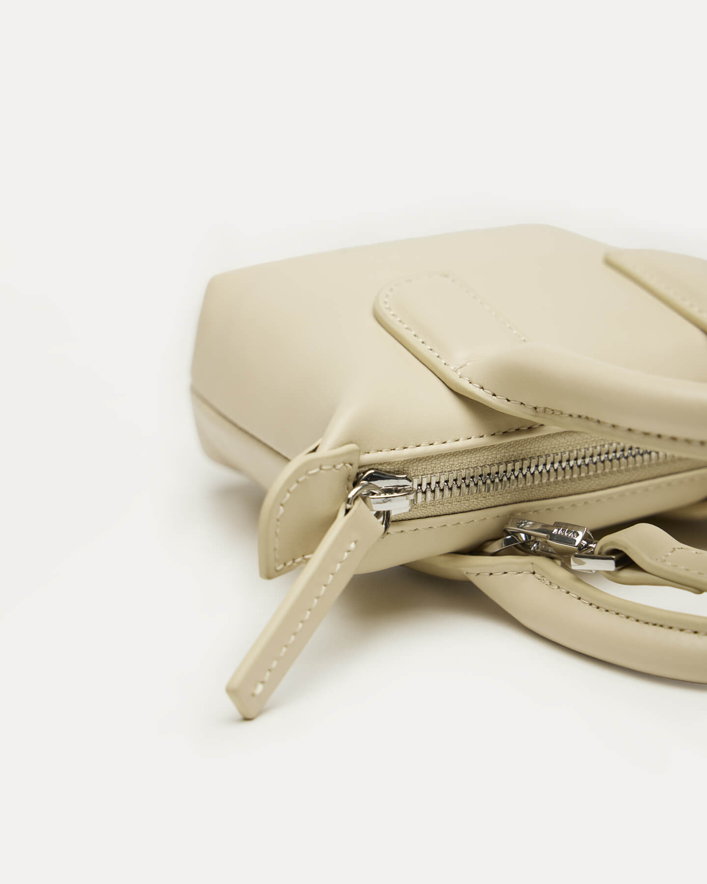 Micro O&#39;Hare Smooth Leather Crossbody Bag