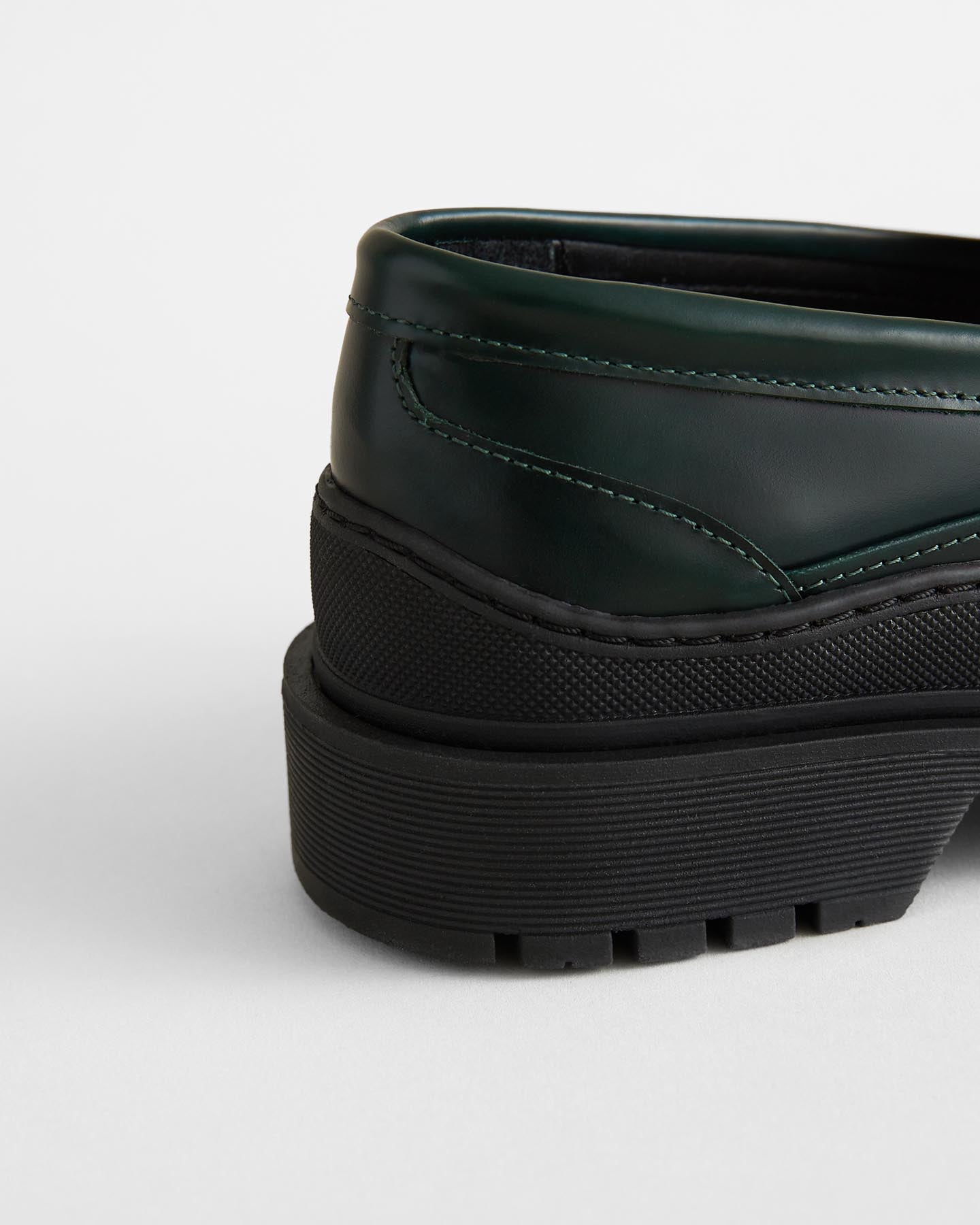 Mocassins en cuir à crampons pour femmes Graves