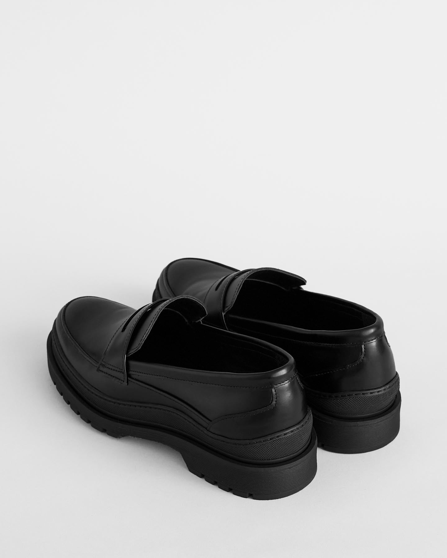 Graves Men&#39;s Lugged Loafer