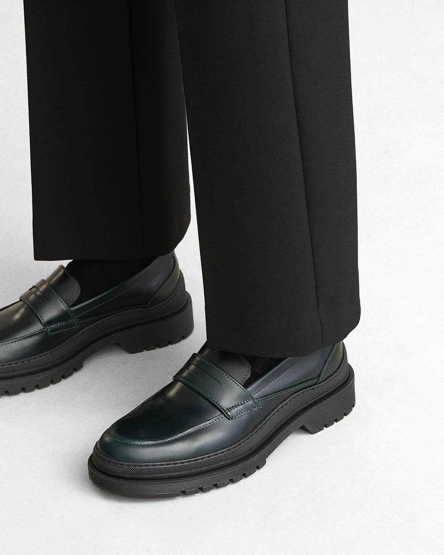 Mocassins en cuir à crampons pour femmes Graves