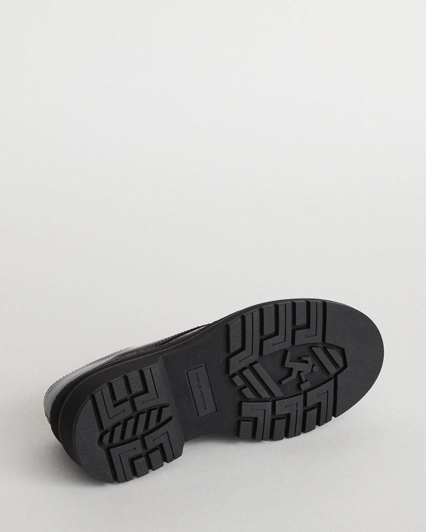 Wellington Men&#39;s Shearling Derby Shoe